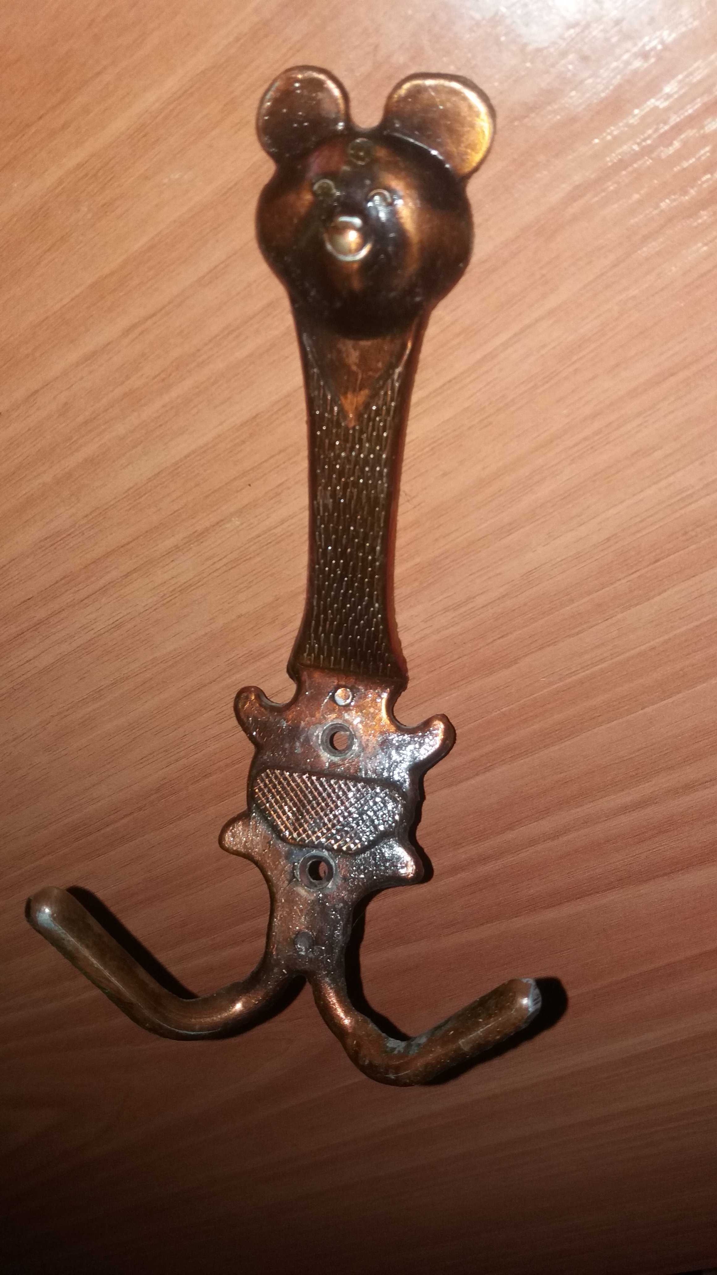Продам короб из нержавейки, крючки, ручки на погреб.