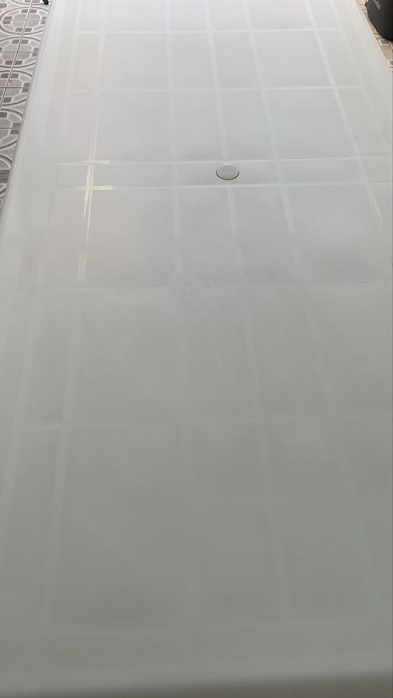 Mesa em plastico branca usada