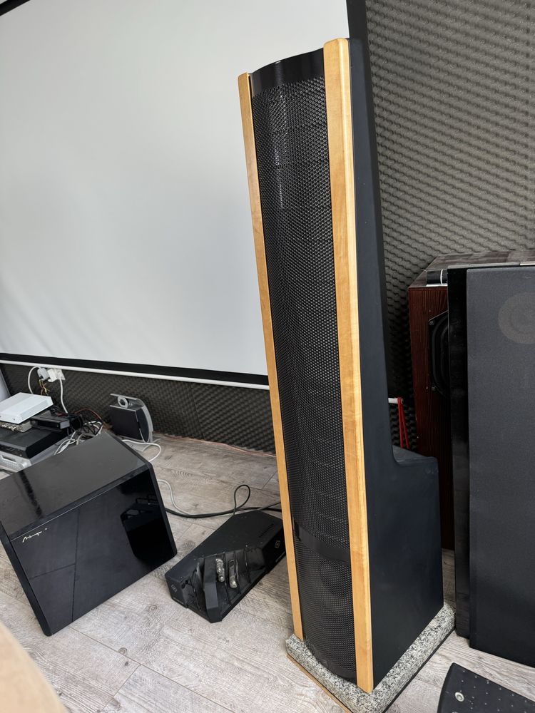 Kolumny Martin Logan Aerius - elektrostaty, aktywny bas