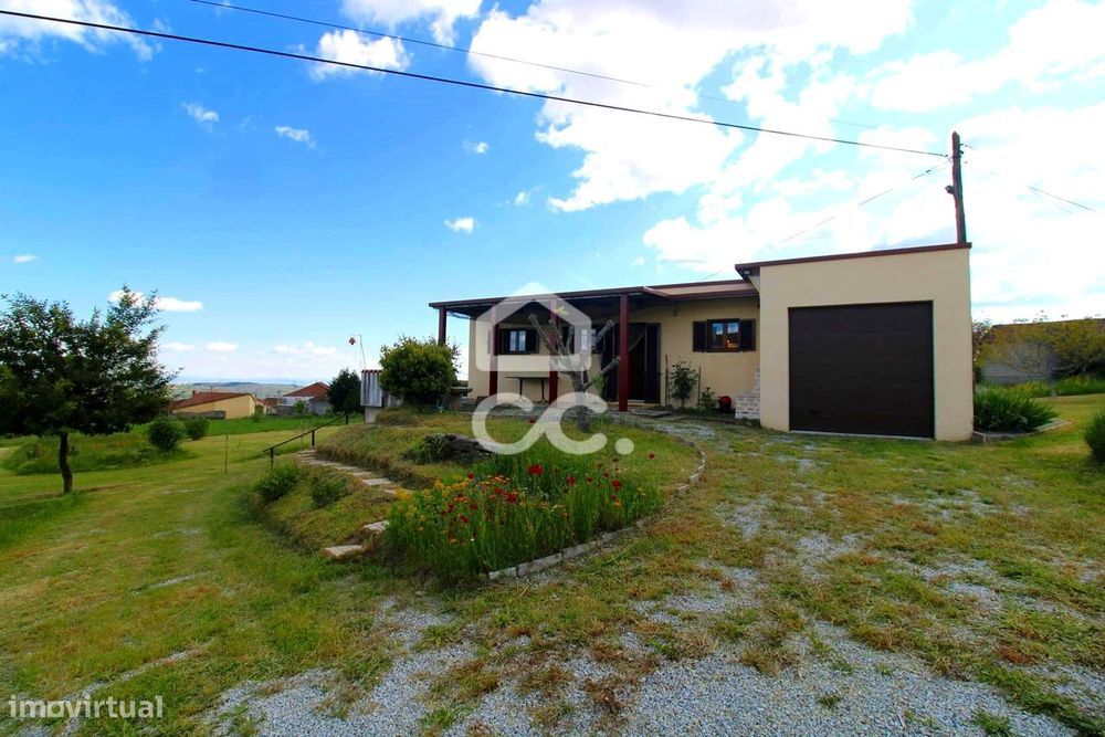 Moradia T3 térrea Isolada com vista desafogada e terreno com 4500m2  –