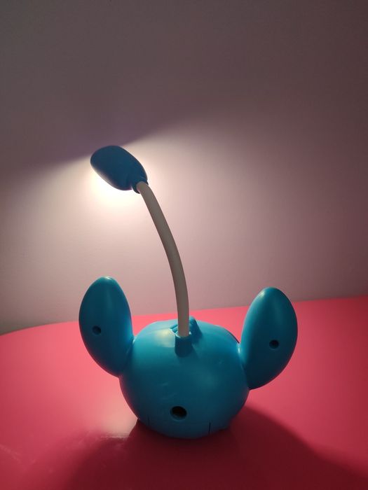 Lampka biurkowa LED Stich – urocza i praktyczna!