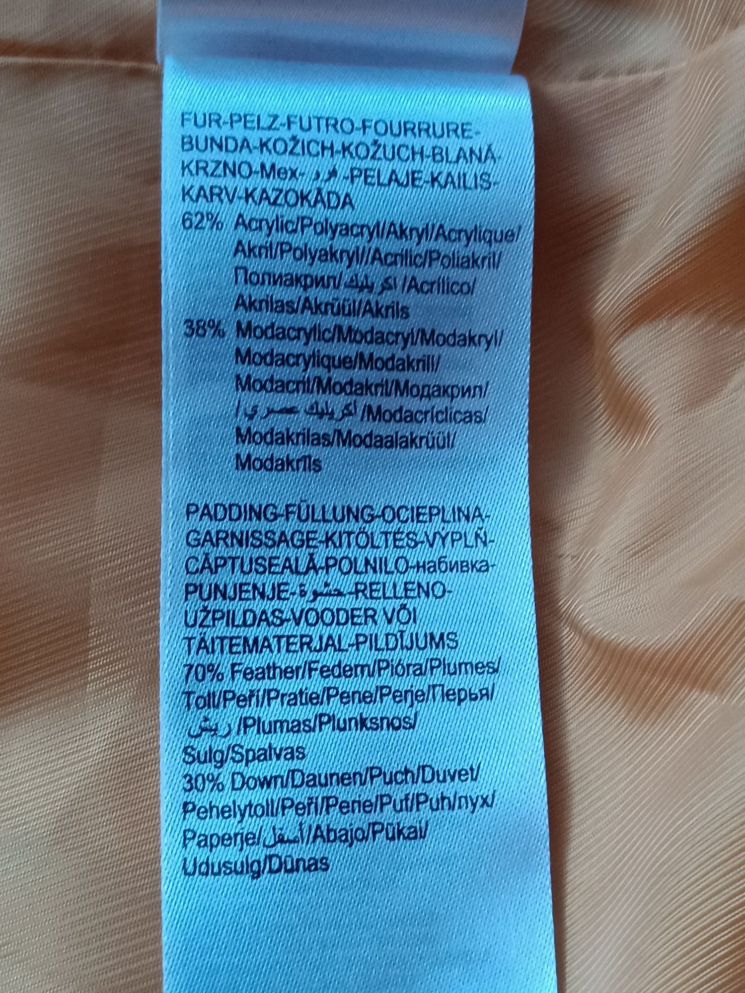 Płaszczyk w kolorze musztardowym