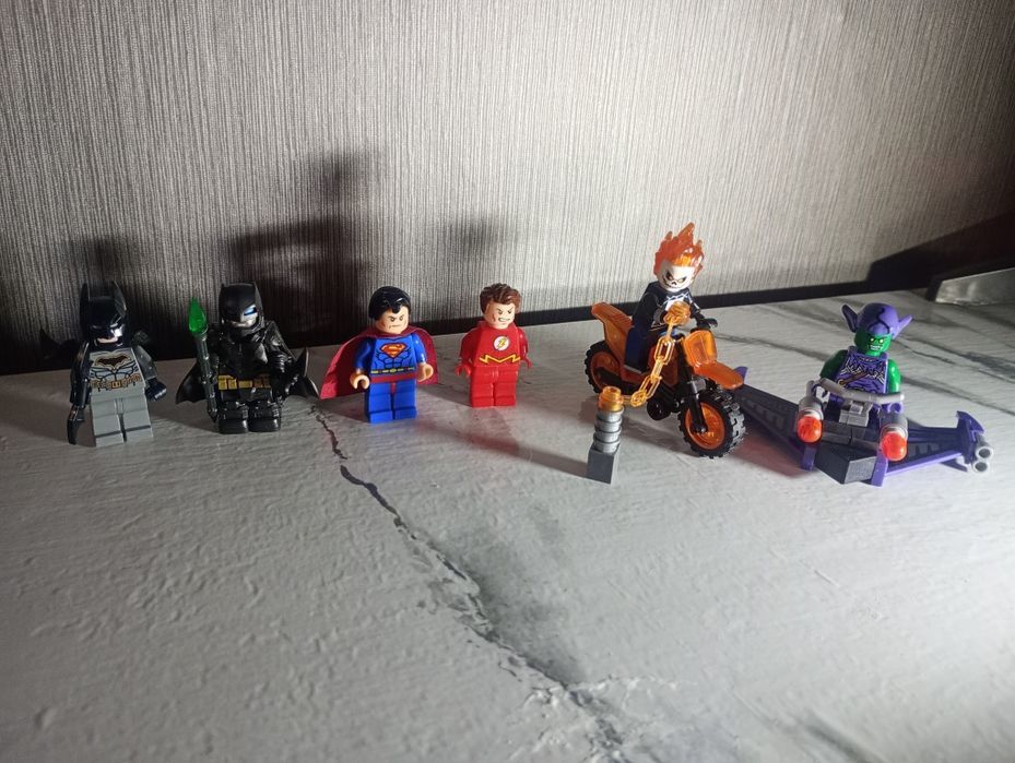 Розпродаж! лего мініфігурки Marvel та DC 80грн/шт .