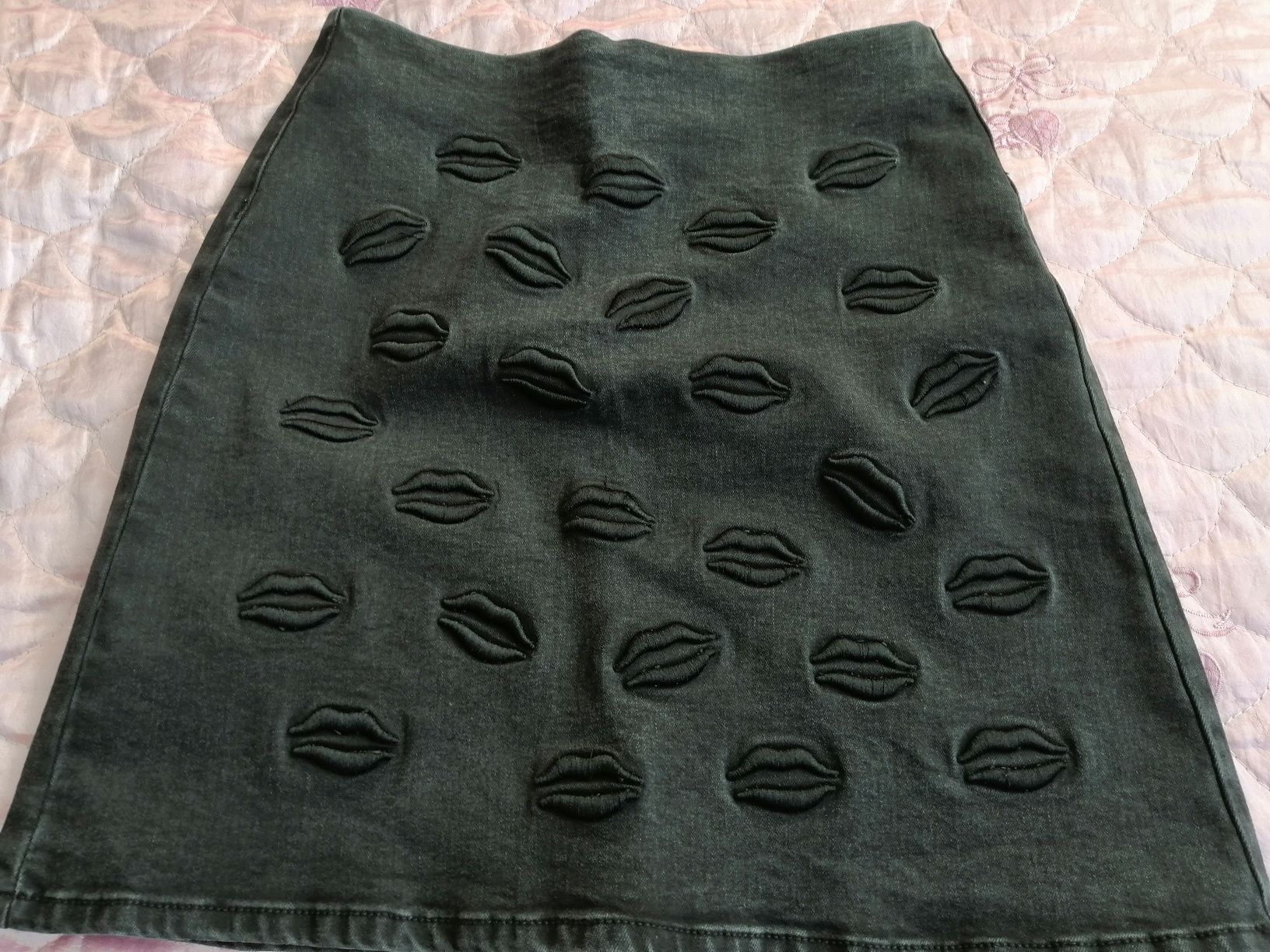 Czarna spódnica w rozmiarze 38 firmy Top Secret