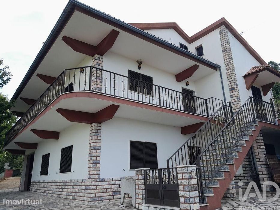 Casa / Villa T5 em Cortes do Meio de 444,00 m2