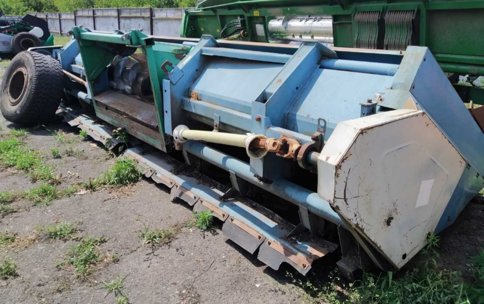 Жатка кукурудзяна КМС-8, жниварка на комбайн ПОЛІССЯ, ПАЛЕССЕ, 2011 р.