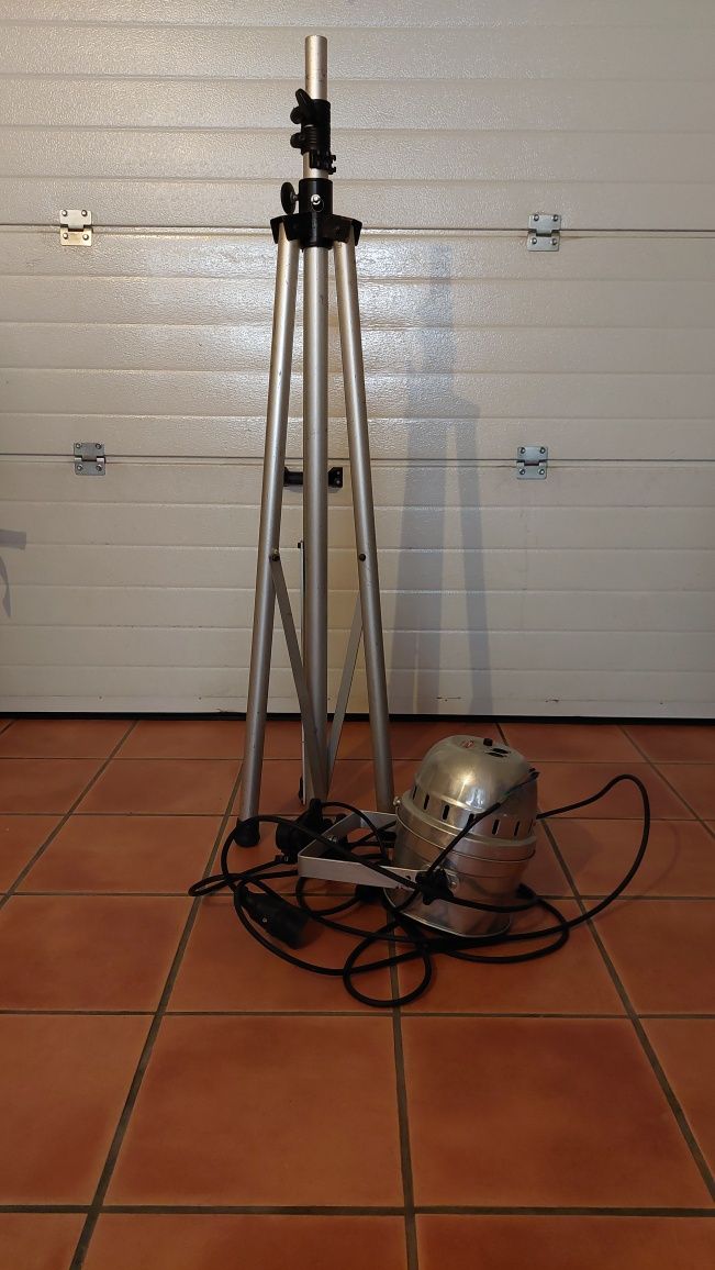 Foco de luz  com tripé