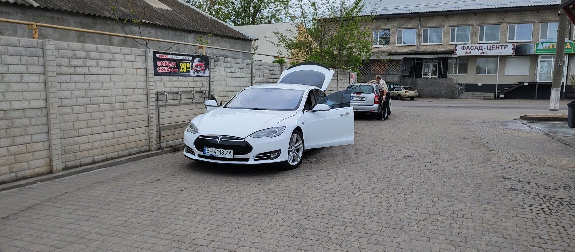 Продаю Тесла model S85