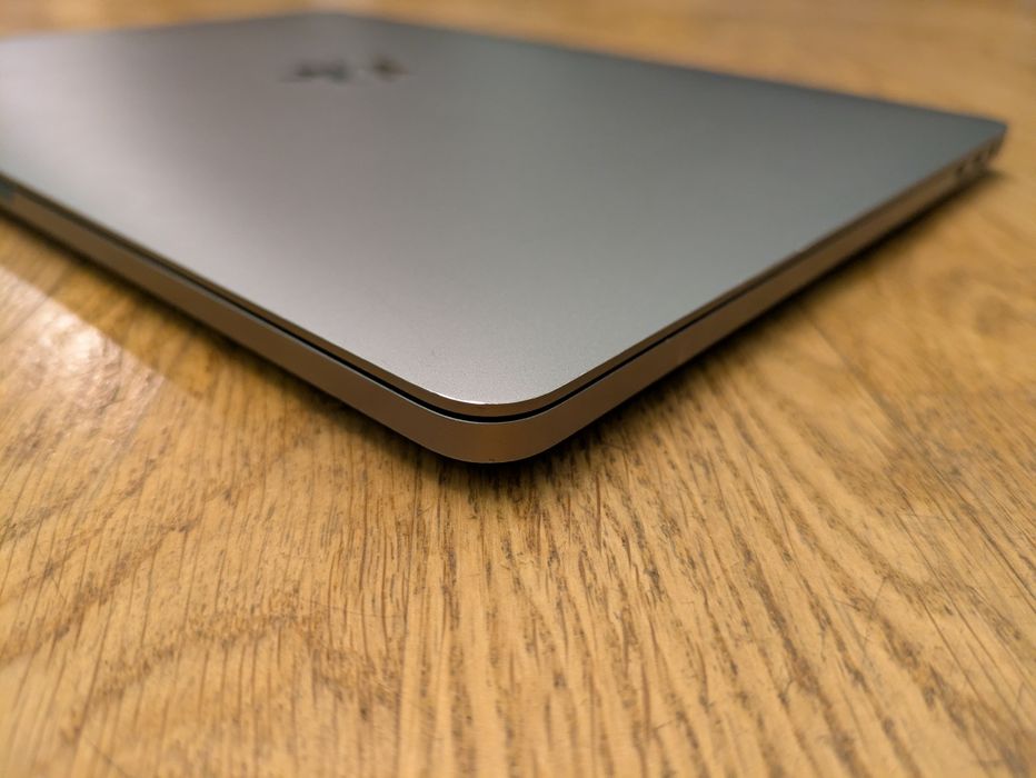 MacBook pro 2019, 13", і5, 16/256 ГБ.