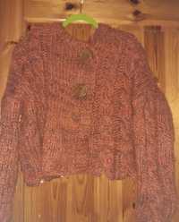 Krótki rudy ciepły swetr na dwa guziki