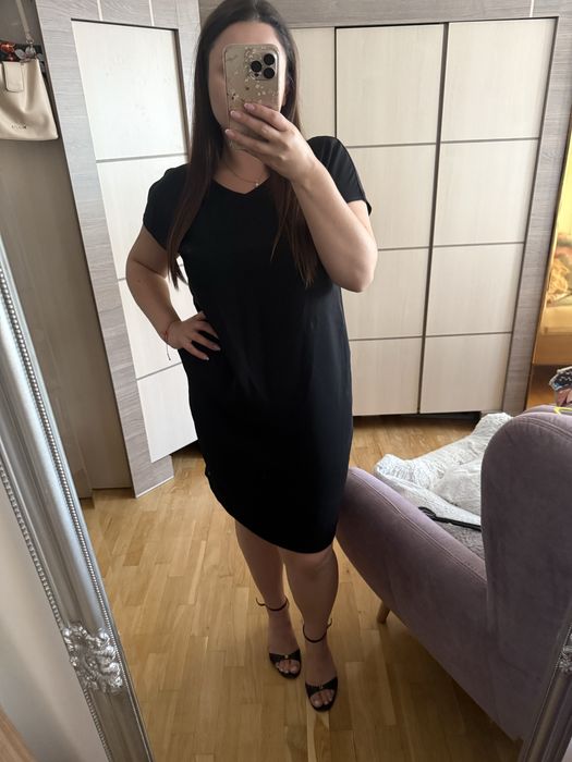 Sukienka Solar, klasyczna czarna z kieszeniami