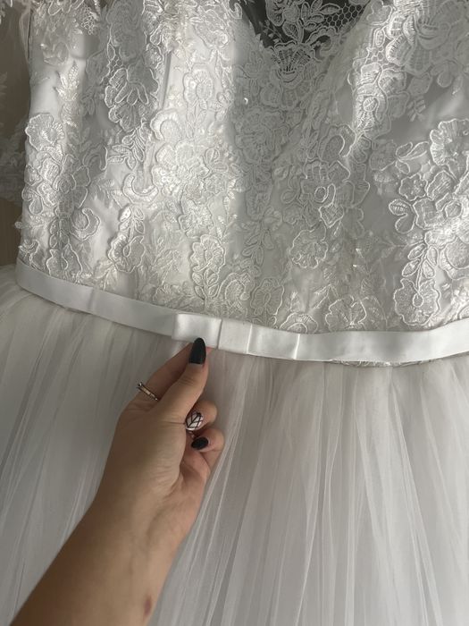 (Весільна сукня  в дуже гарному стані.)