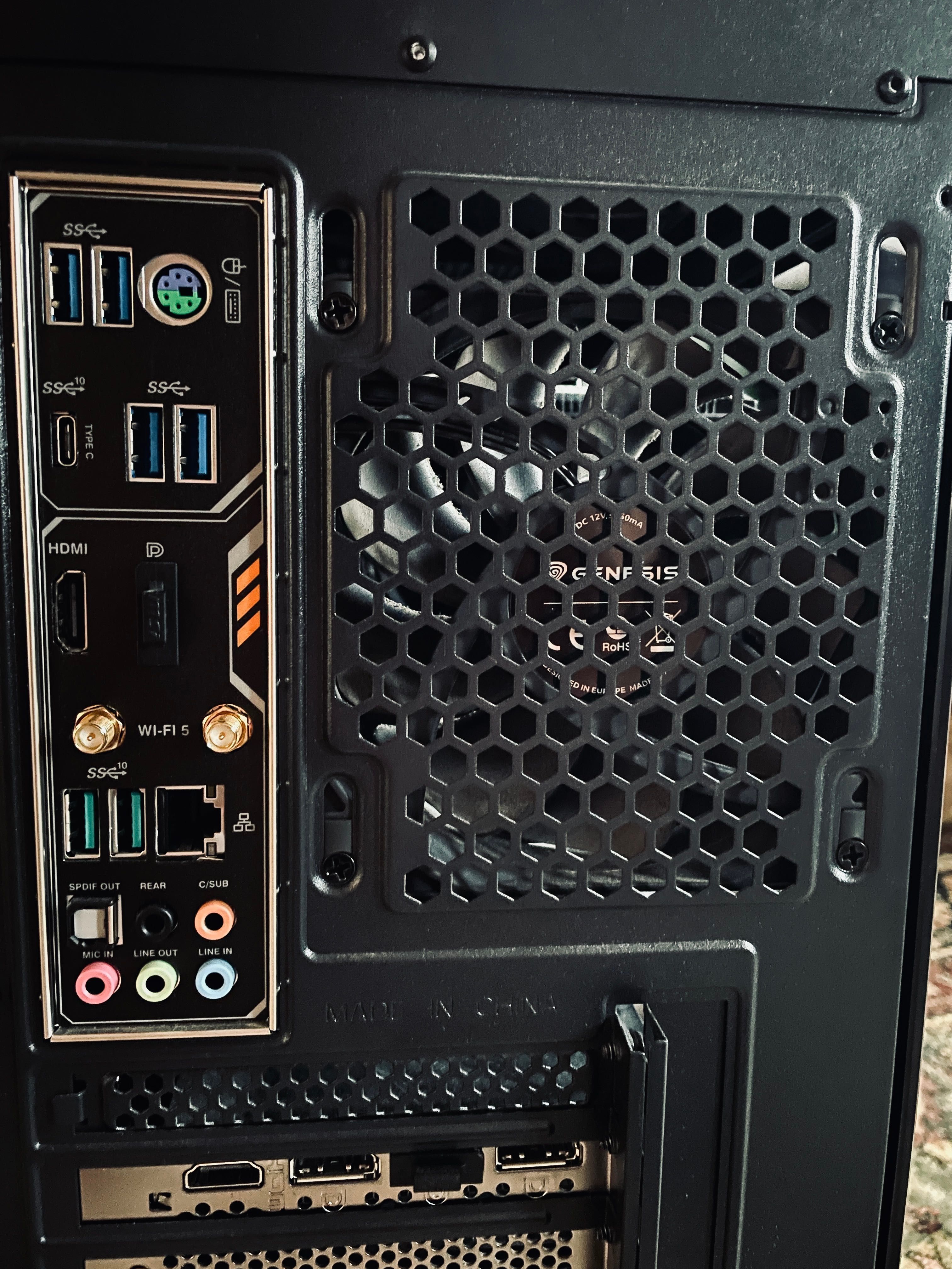 Komputer stacjonarny AMD 5, RAM 64GB, NVMe 3TB, GPU 12GB