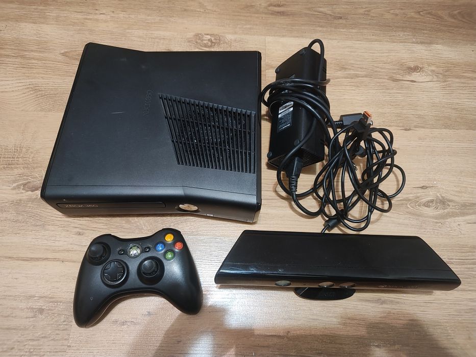 Xbox 360 250GB + pad + kinect