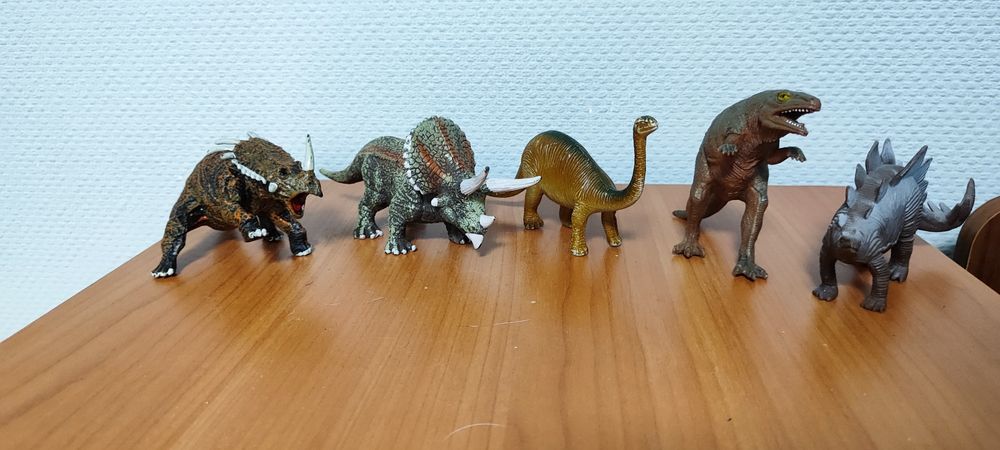 Динозаври, колекція, тірекс,карнотавр, баріонікс