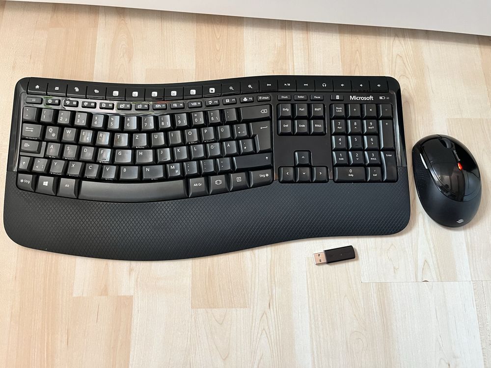 Комплект клавіатура+миш Microsoft WiFi Comfort Desktop 5050