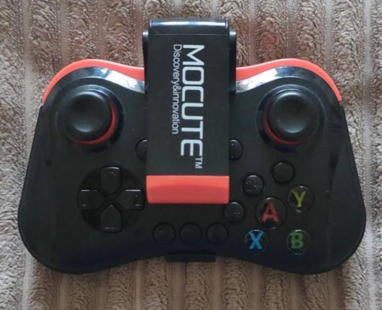Bluetooth геймпад для смартфону Mocute 056