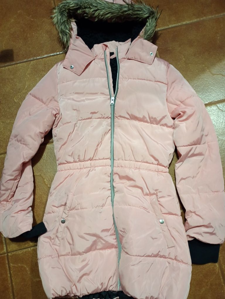 Paka ubrań dla dziewczynki w rozmiarze 146/158/164 cm.