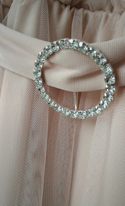 Damska elegancka tiulowa sukienka z rękawami