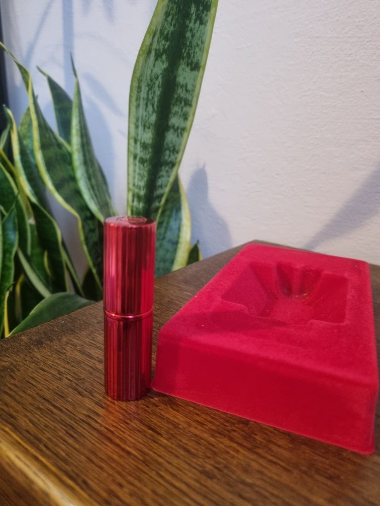 Pomadka szminka czerwona Charlotte Tilbury