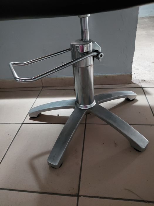 Krzesła do salonu fryzjerskiego