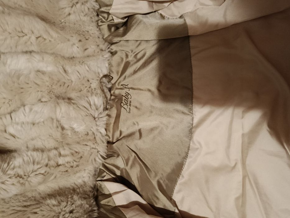 Гарненька зимова курточка для дівчинки 120см