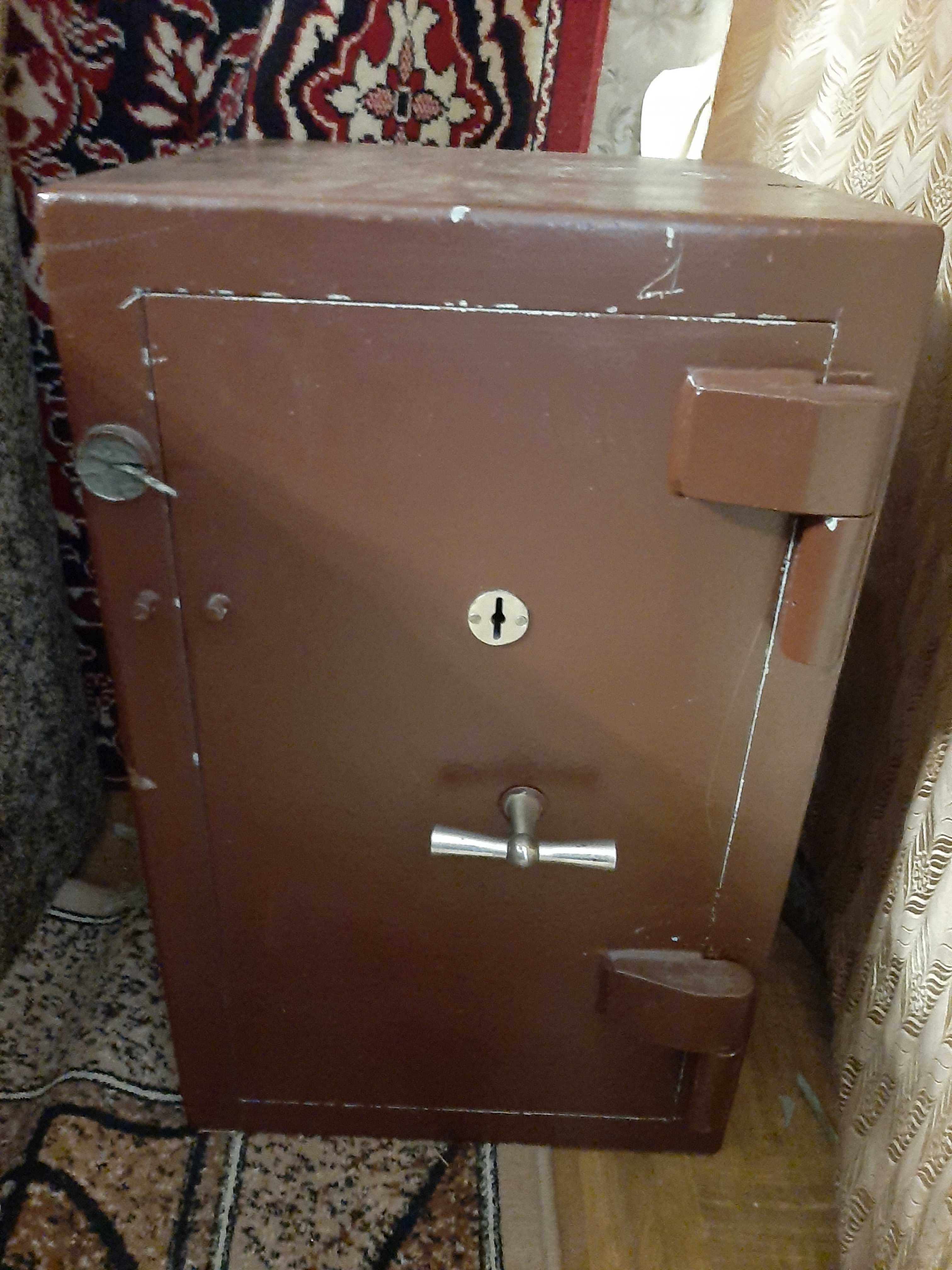 Продам банковский сейф