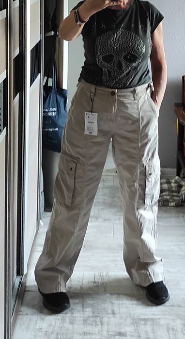 Spodnie beżowe cargo Bershka rozmiar 40