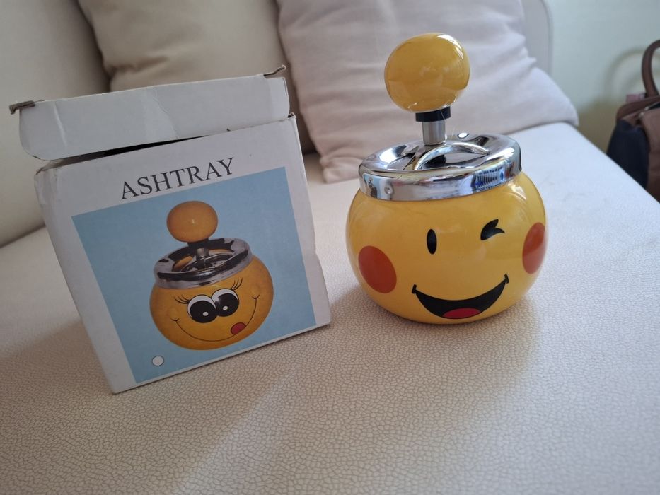 Peça icónica,  cinzeiro