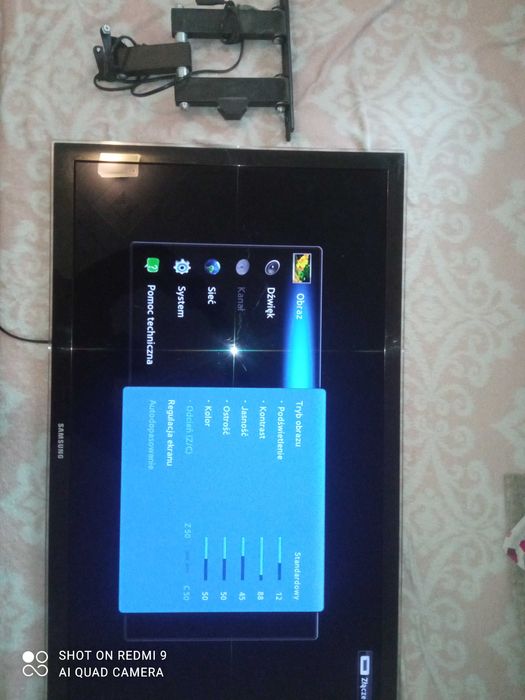 SAMSUNG 42" z uchwytem do sciany