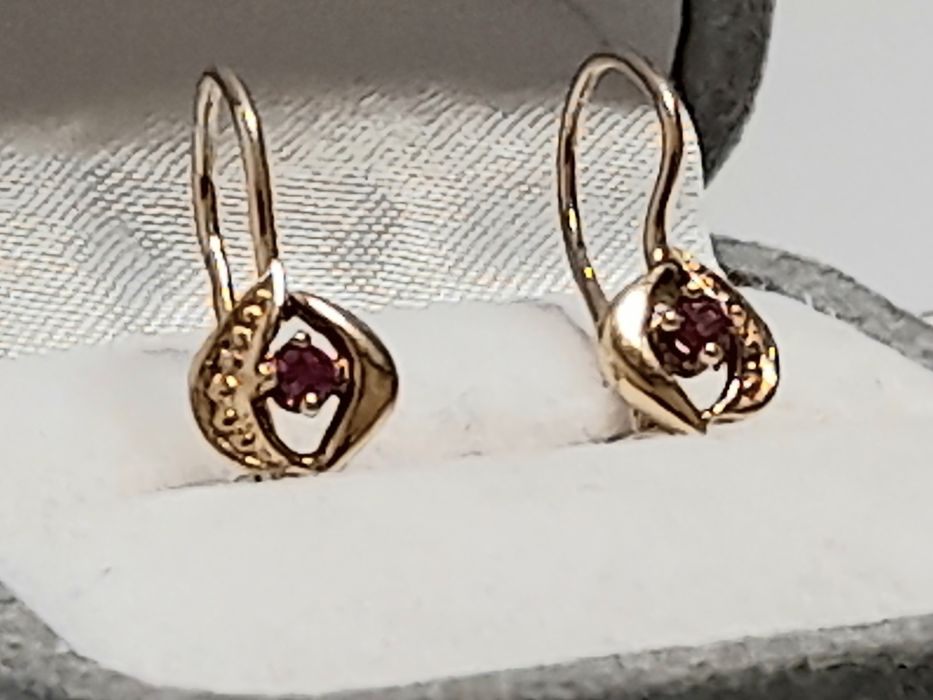 Złote Kolczyki Ażurowe z Rubinkiem 14k