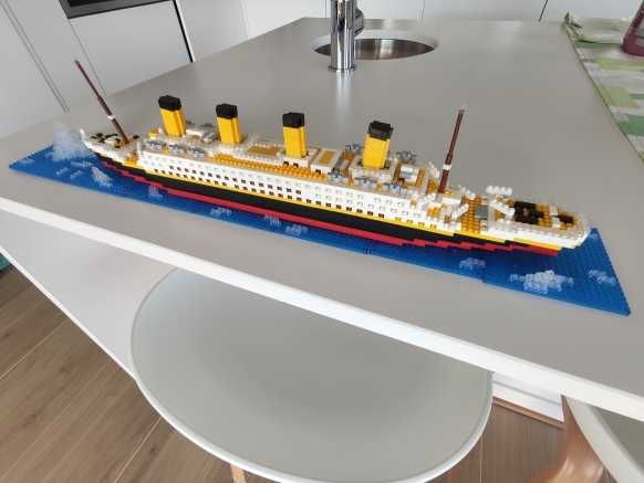 Lego barco Titanic 1860 peças