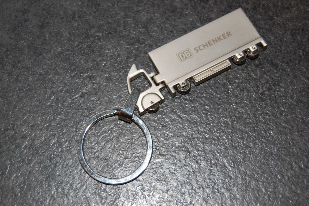 Breloczek kolekcjonerski, w pudełku - ciężarówka - NOWY