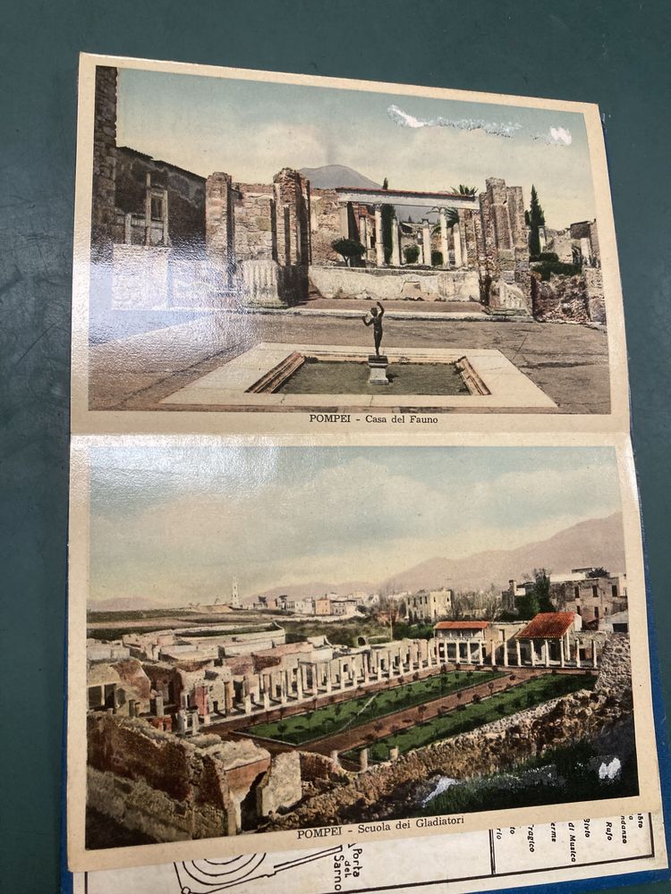 Livros com 32 fotografias, de Nápoles e de Pompeia