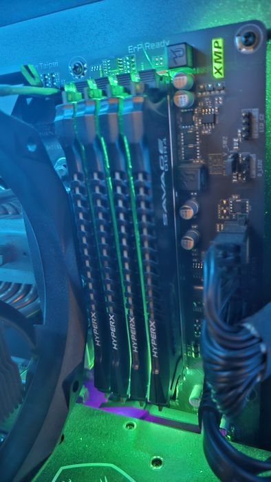 Procesor intel i7 9700k + Gigabyte z390 +32 GB RAM + Fortis 3