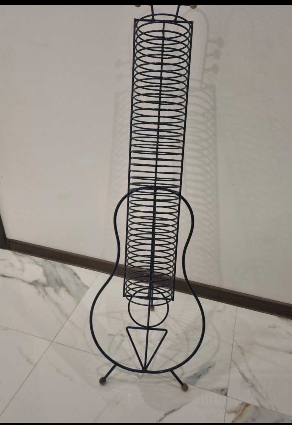Piękny stojak gitara na płyty 42 CD
