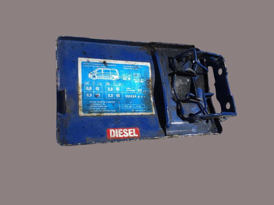 Продам лючок паливного бака Mercedes Vito 638