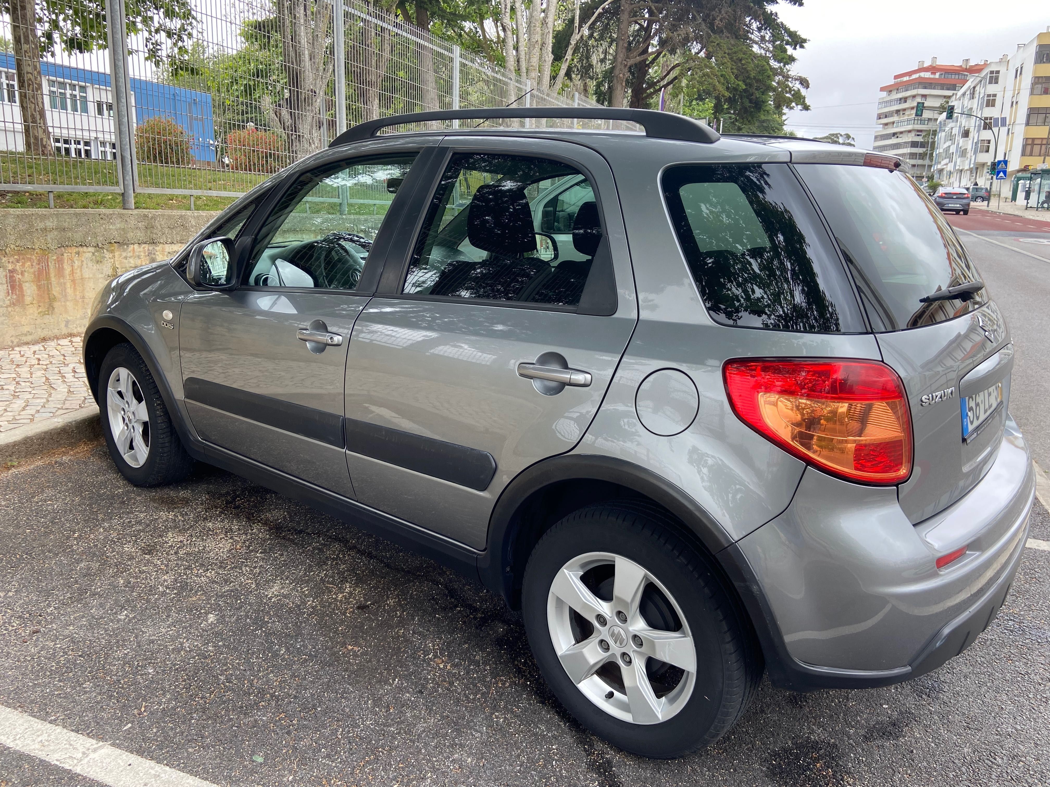 Suzuki SX4 2010 em bom estado