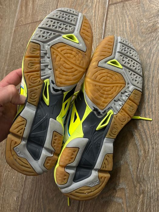Mizuno Wave Tornado 41 игровые зальные кроссовки волейбольные яркие