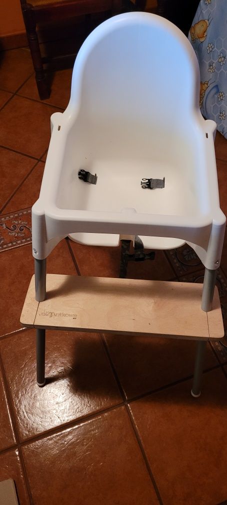 Fotelik do karmienia Ikea + podnóżek