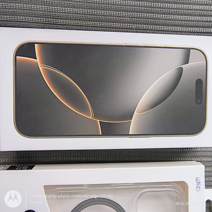 Nowy iPhone 16 pro 256 GB. Z pakietem dodatków jak na zdjęciu