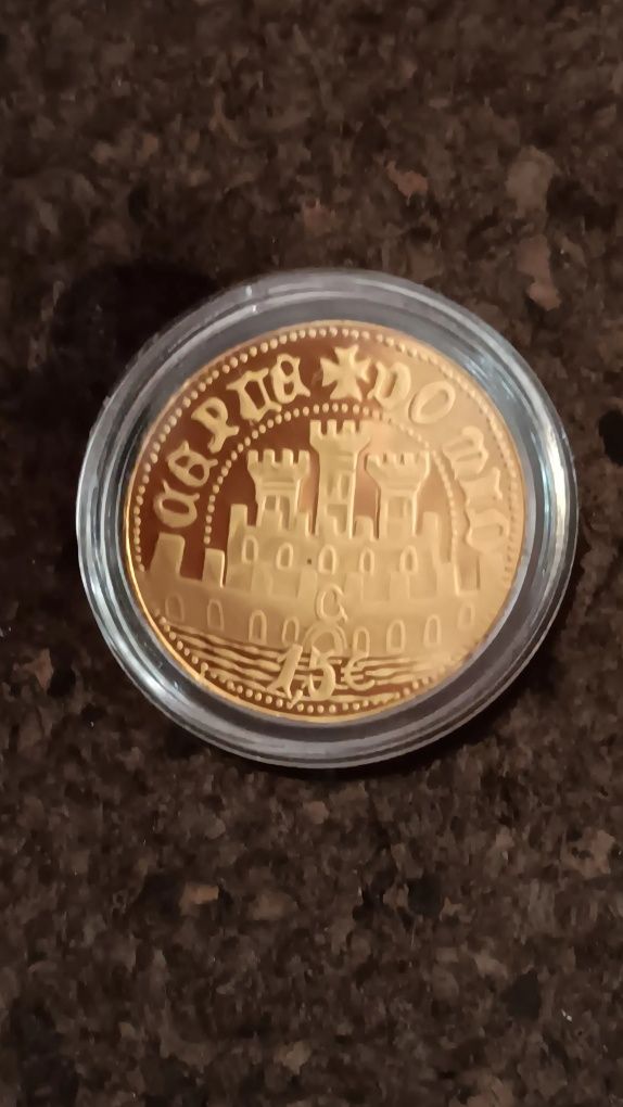 Moeda em ouro do meio escudo de Ceuta.
