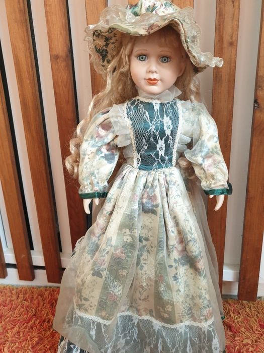 Boneca de porcelana.