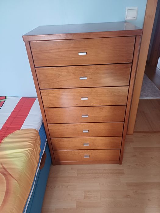 Camiseiro em pinho mel