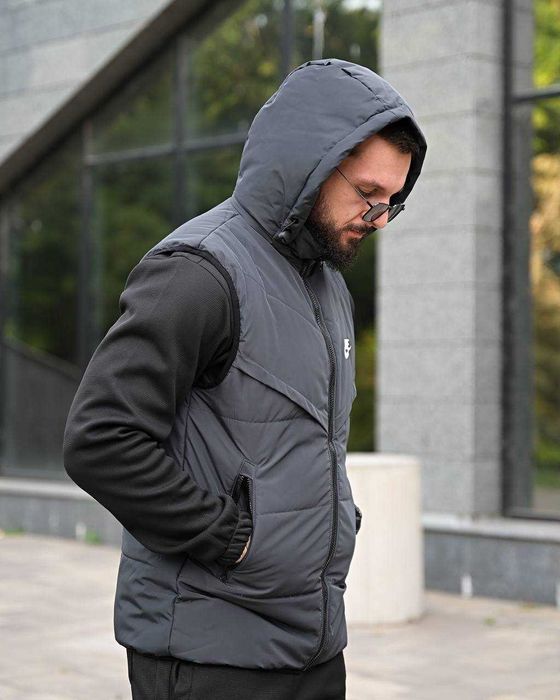 Графитова жилетка Найк  Чоловіча жилетка Nike black