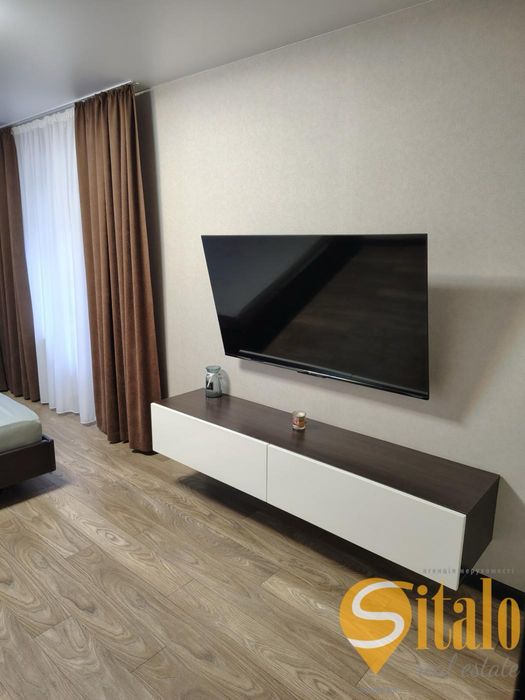 Продам двокімнатну з ремонтом та меблями, космос (020)