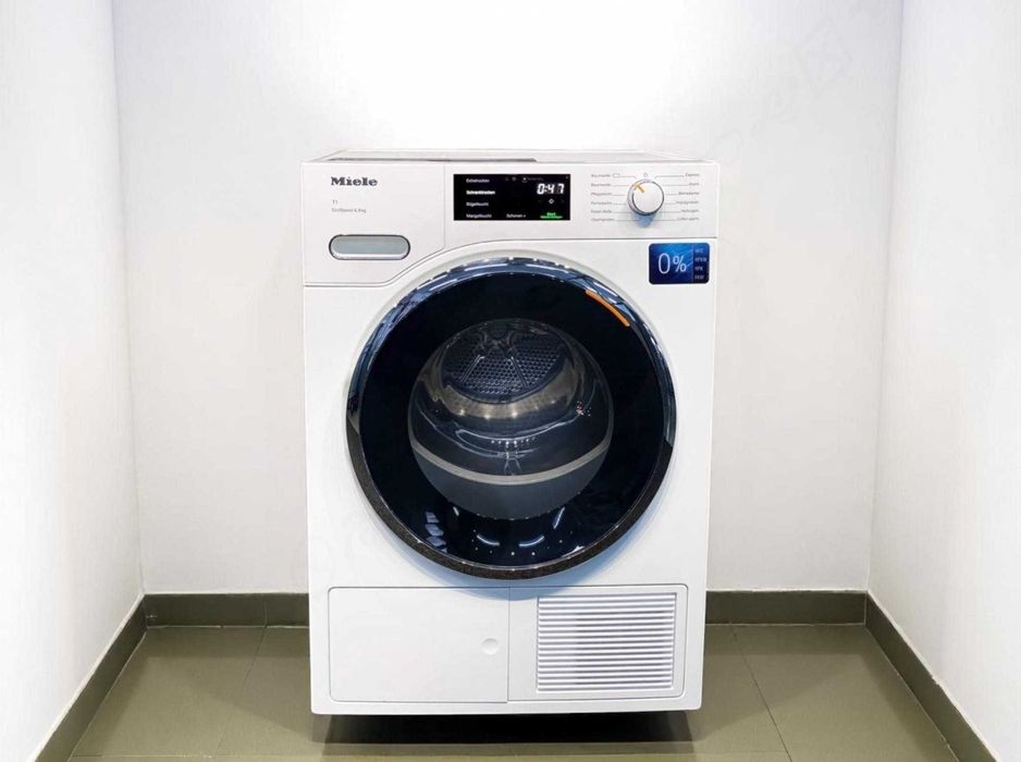 Сушильна машина Miele / Миле TWF640WP, 8 кг, тепловий насос, чорн-хром