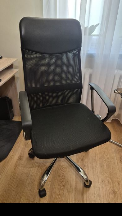 Krzesło biurowe z regulacją