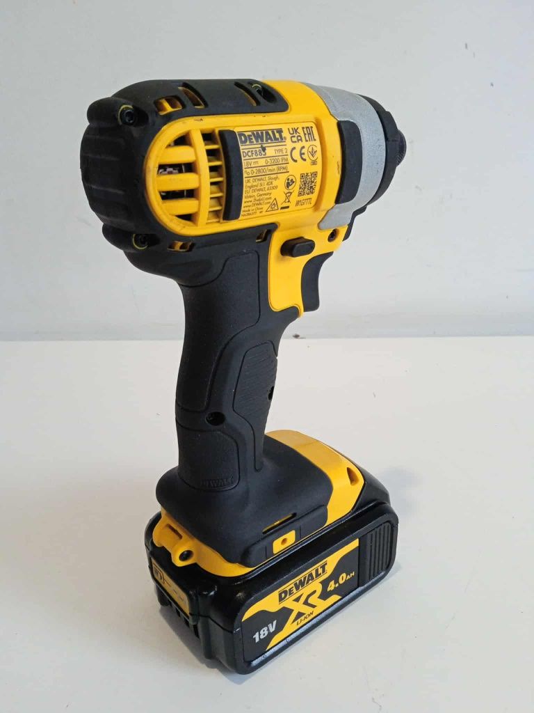 Zakrętarka udarowa DeWalt DCF885 Rok 2024 + bateria 4Ah
Stan bardzo do