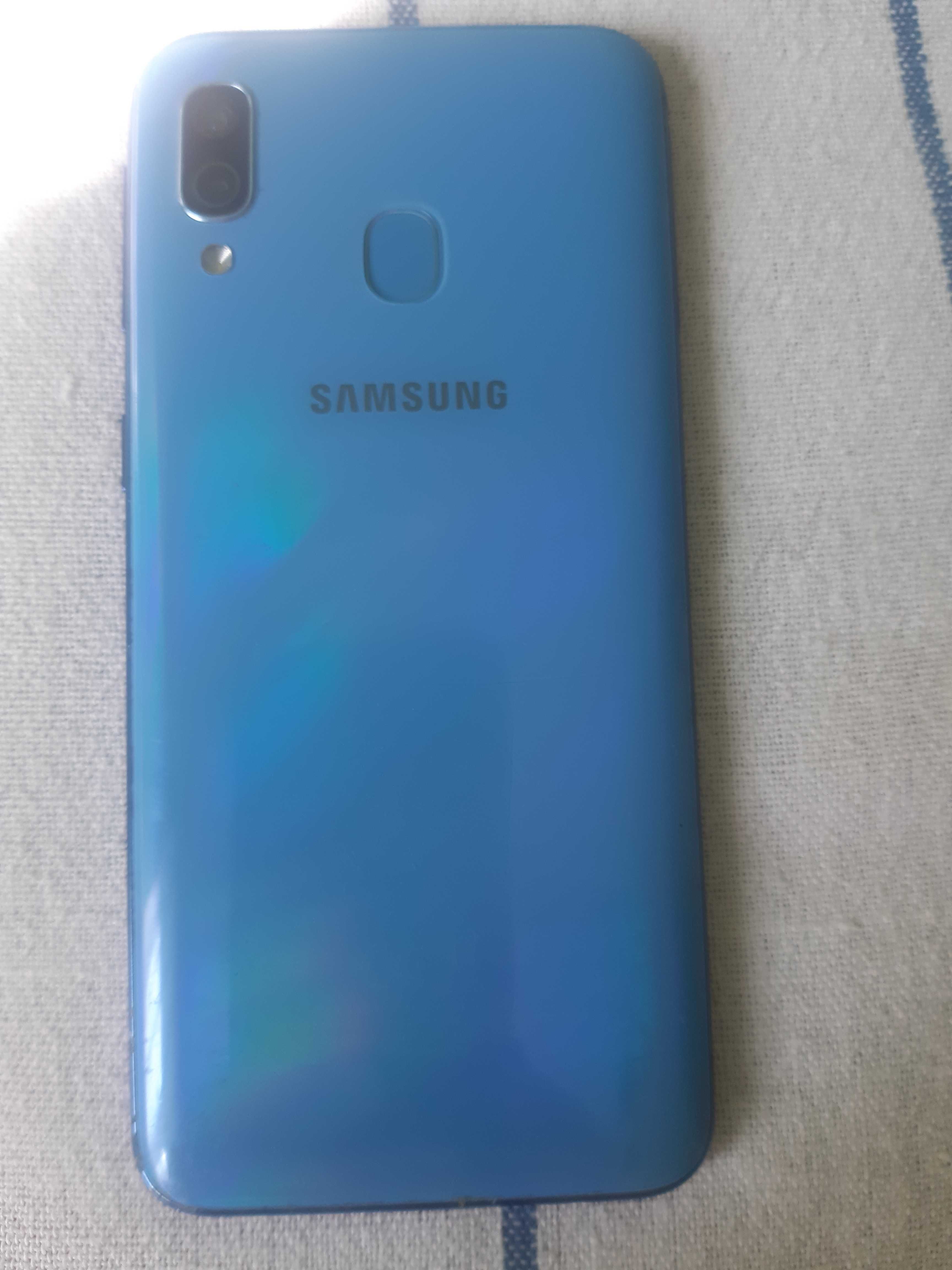 Samsung Galaxy A40, uszkodzony.